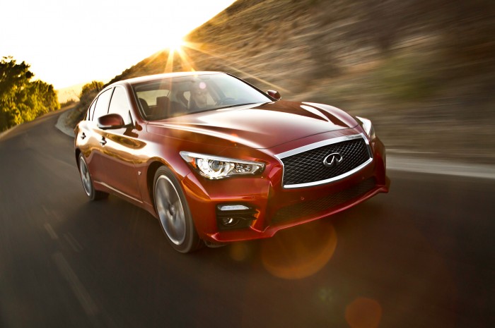 2014-infiniti-q50-s-front-end-in-motion-04